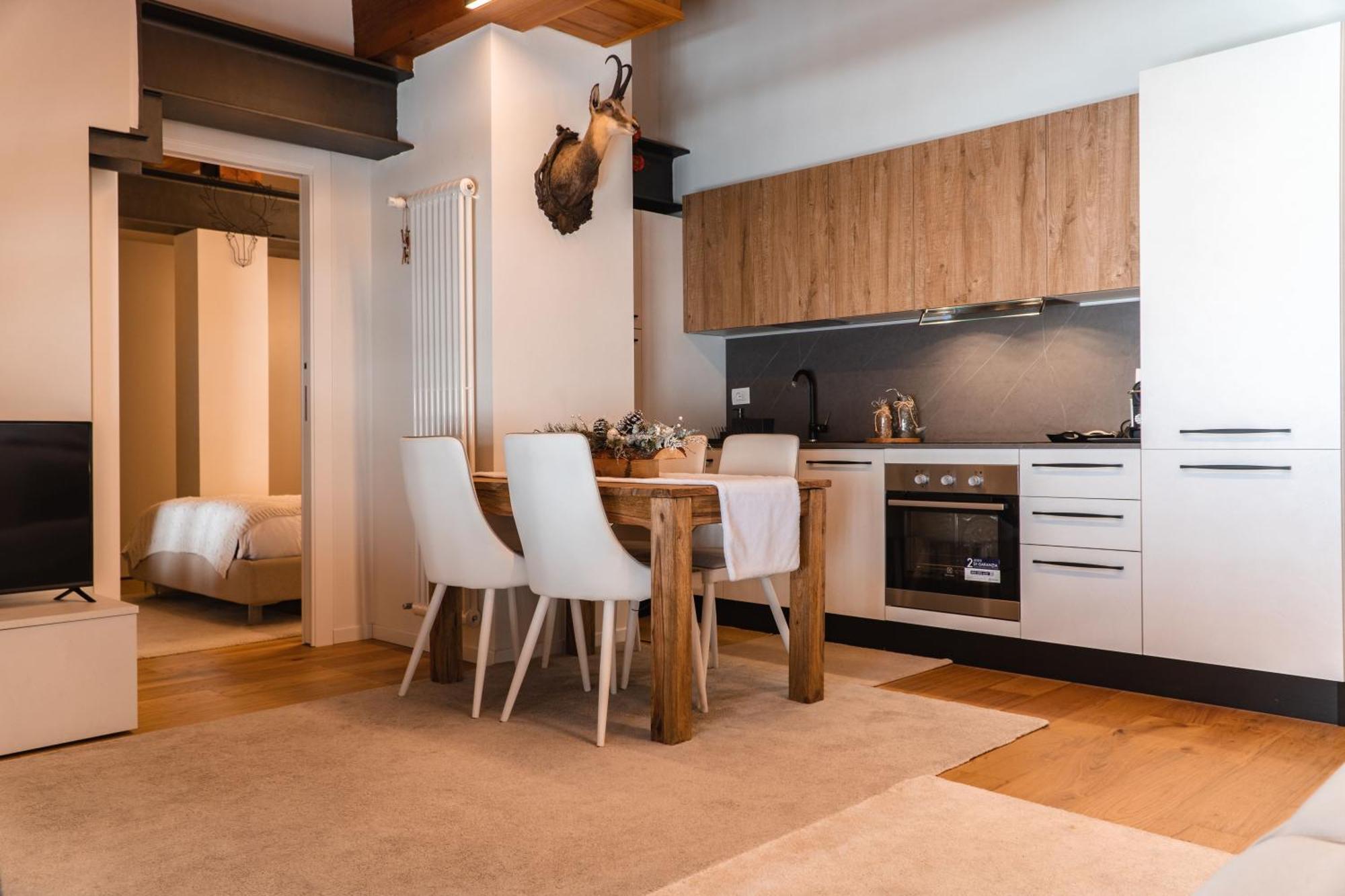Maison Poluc Hotel Apartments ชัมโปลุก ภายนอก รูปภาพ