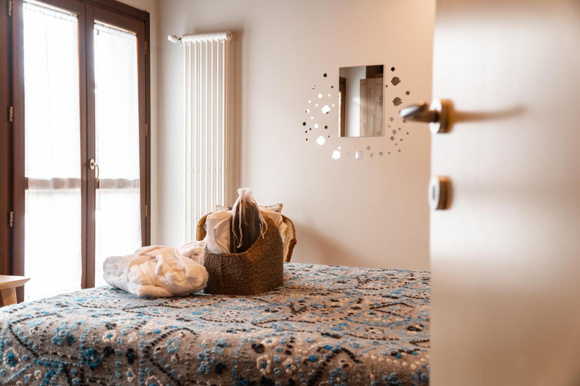Maison Poluc Hotel Apartments ชัมโปลุก ภายนอก รูปภาพ